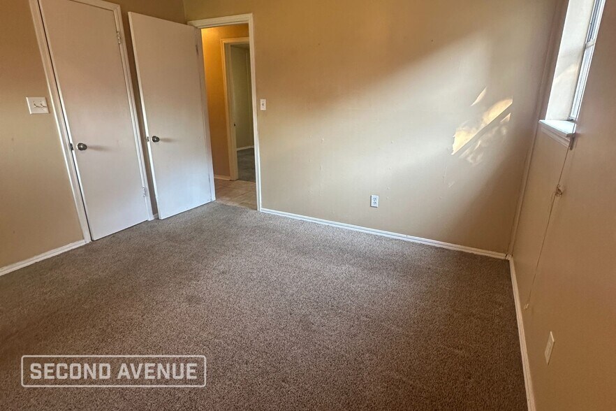 Building Photo - 10913 N McKinley Ave