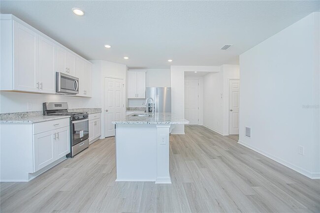 Building Photo - 2930 Sunstar Dr