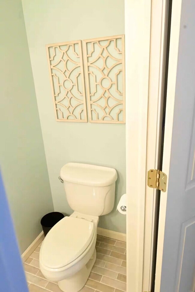 Building Photo - 184 Ruggles Rd