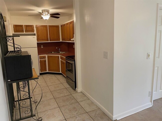 Building Photo - 140 NE 19th Ct