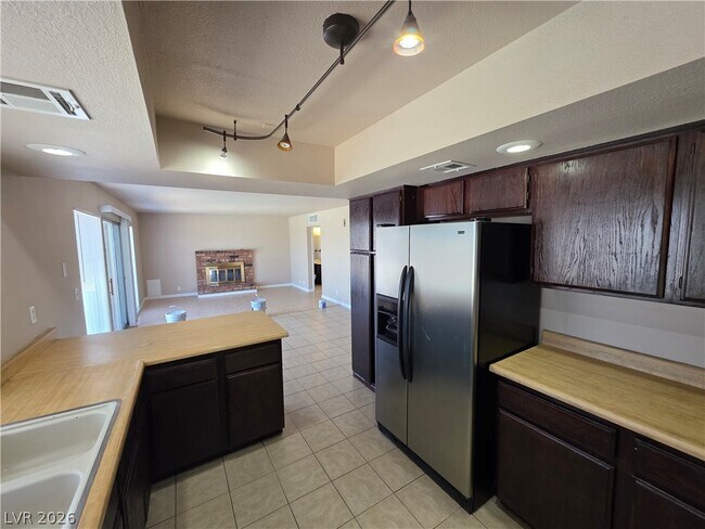 Building Photo - 1745 Mt Hood St