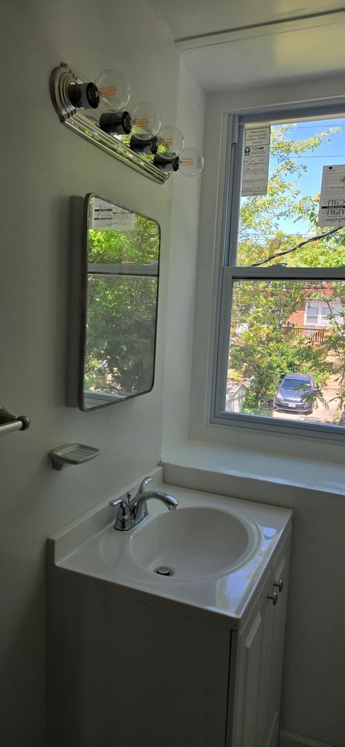 Building Photo - 3 Bedroom Townhome Minutes From Towson Town Center!