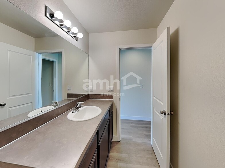 Building Photo - 1719 Blacktail Ln