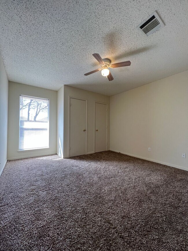 Building Photo - Duplex