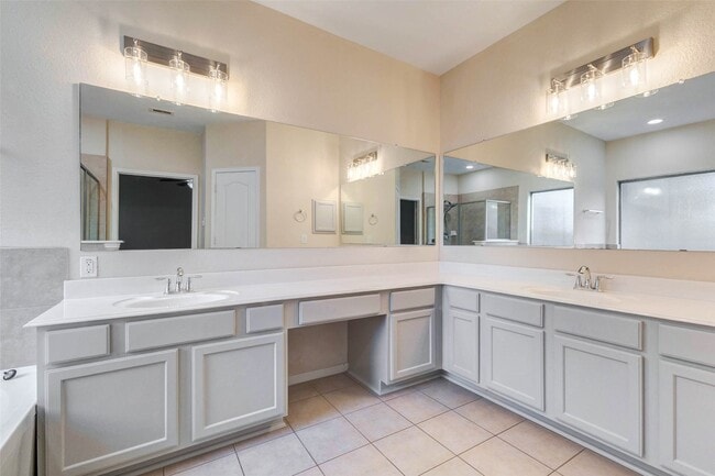 Building Photo - 24314 Courtland Oaks St
