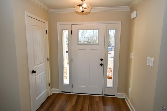 Building Photo - 204 Otters Rdg Dr