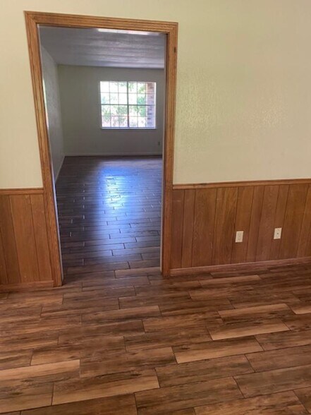 Building Photo - 827 Cliffside Dr