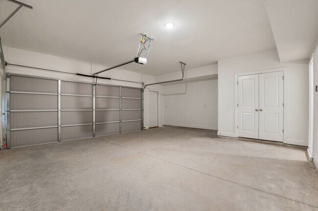 Building Photo - 634 Grove Glen Ct