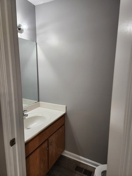 downstairs 1/2 bath - 62 Jacoby Jamison Ln