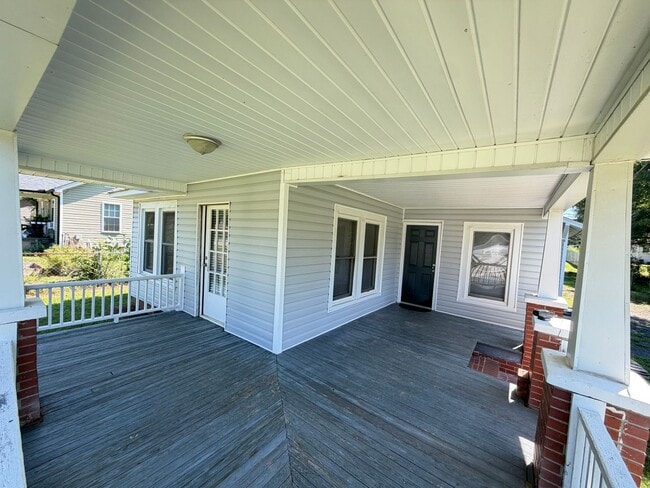 Building Photo - Just remolded 3 bedroom 1 bathroom house. Very close to I85 and Downtown Kannapolis