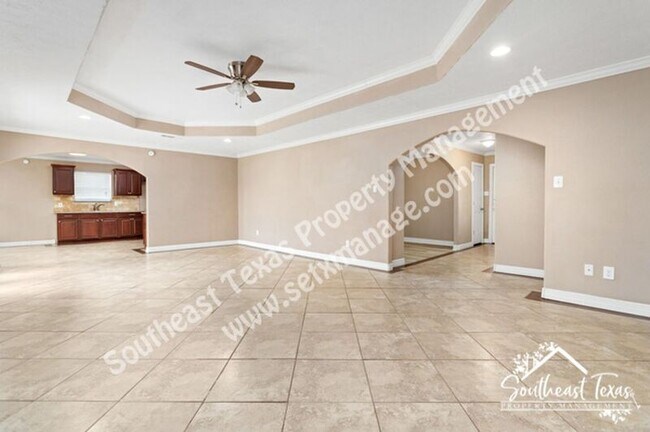 Building Photo - 250 Duhon St