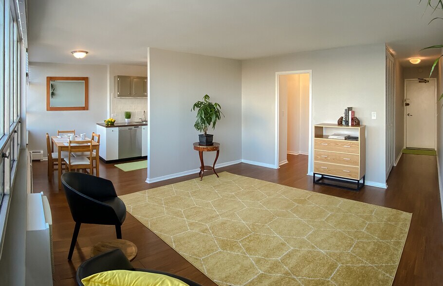 Building Photo - 6171 N Sheridan Rd