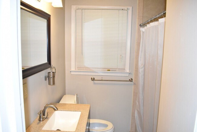 Building Photo - 3 Bed/2 Bath Home in East Nashville, Fenced Yard, Hardwood Floors, Minutes to Shelby Bottoms