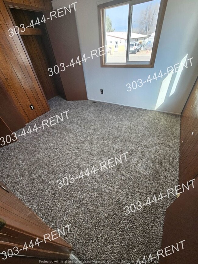 Building Photo - Must See! Will Go Fast!  Log Lane Village 3 bedroom & 1.5 bathroom