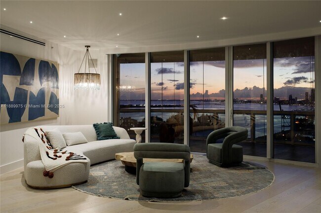 Building Photo - 1000 South Pointe Dr