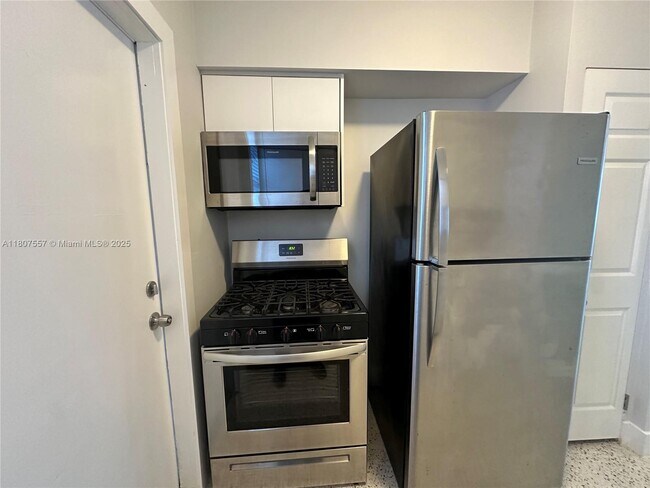 Building Photo - 836 81st St