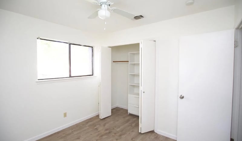 Building Photo - 2105 Cindy Ln