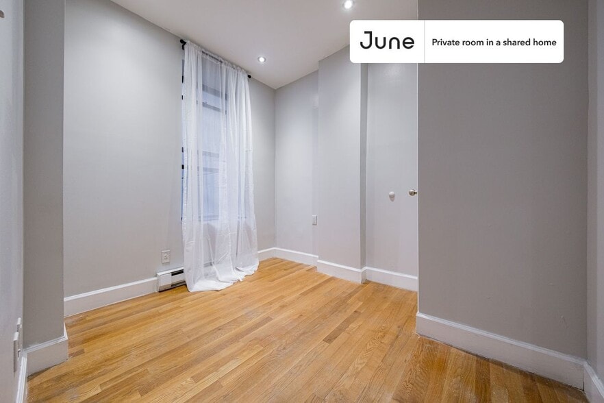 Building Photo - Room in Shared 3 bed/1 bath home