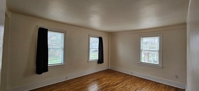 Building Photo - 214 S Church St