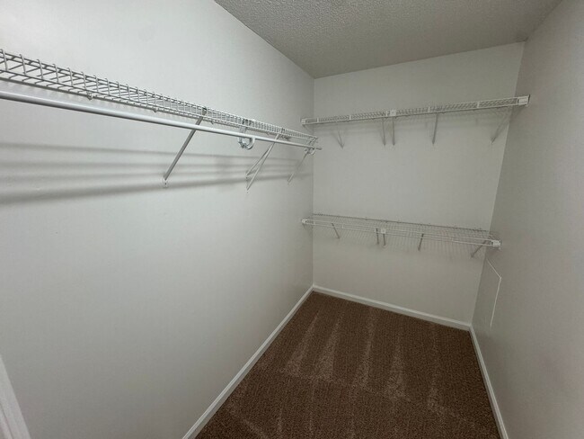 Building Photo - Gorgeous Three Bedroom Home!