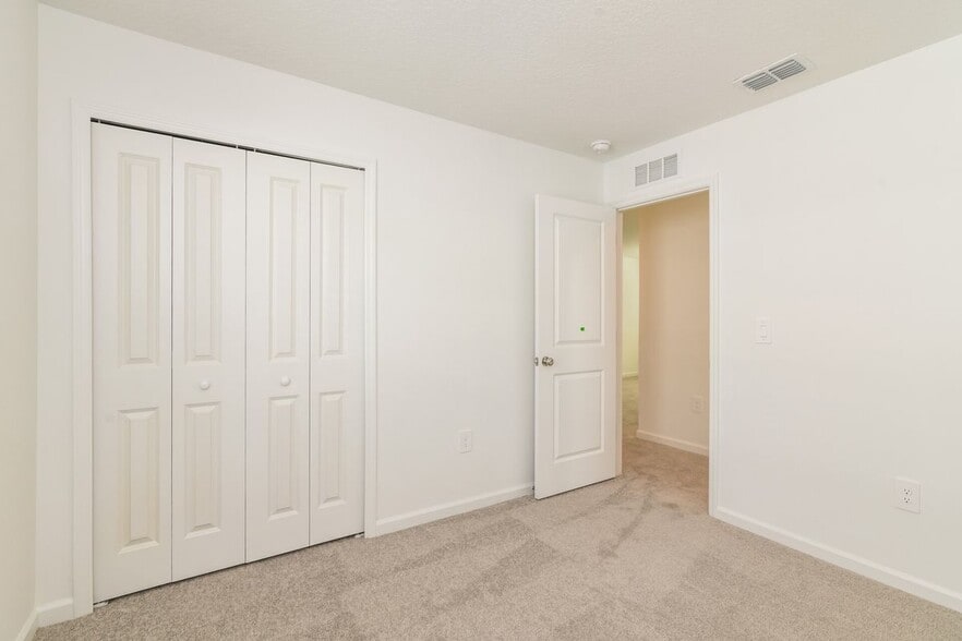 Building Photo - 4636 Hikers Dr