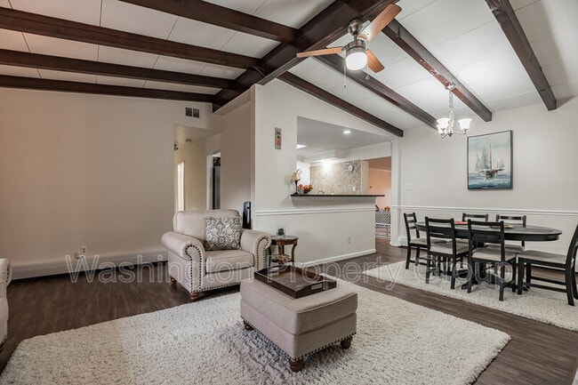 Building Photo - 3402 Little Hunting Creek Dr
