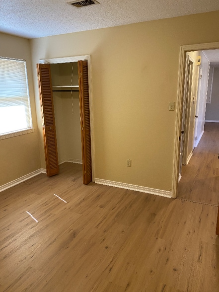 Building Photo - 9006 Woodbine Dr