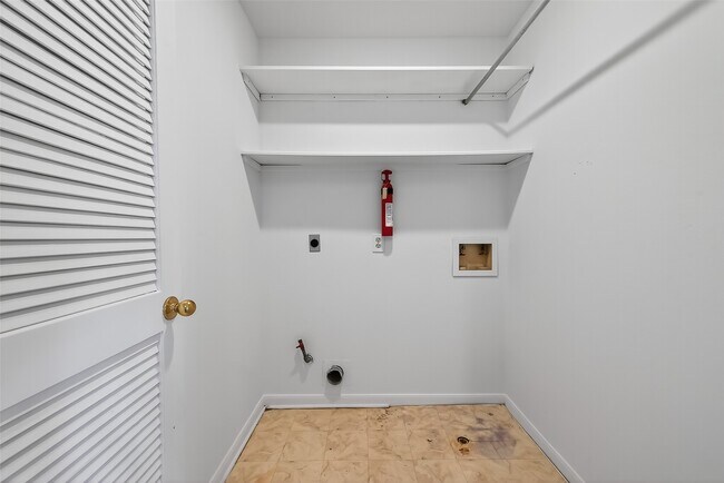 Building Photo - 7115 Renfro Dr