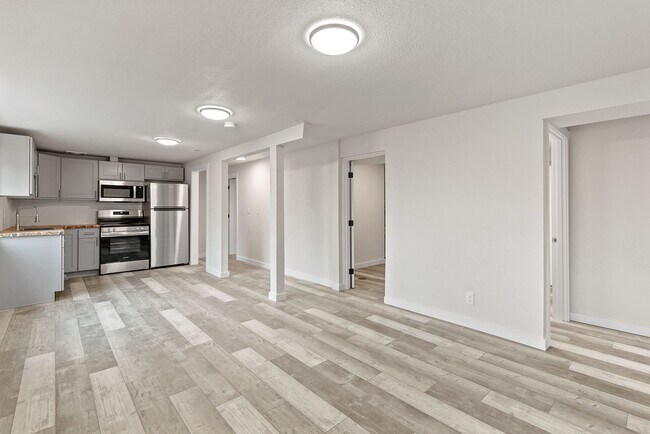 Building Photo - 460 N James Ave