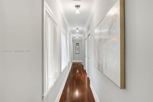 Building Photo - 11 E Rivo Alto Dr