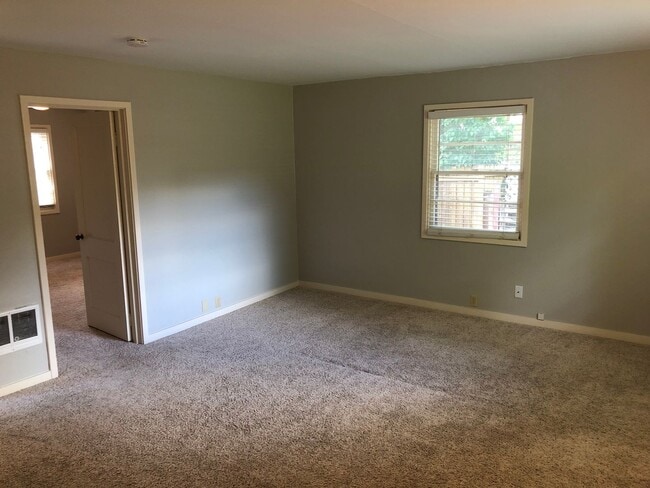 Building Photo - One Bedroom Cottage in the Heart of Salem