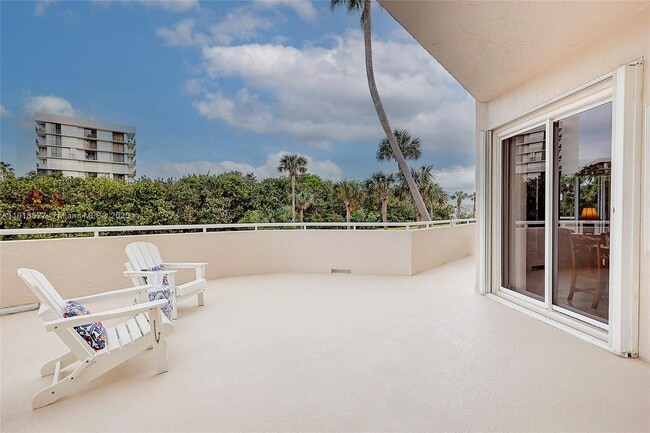 Building Photo - 5051 N Hwy A1A