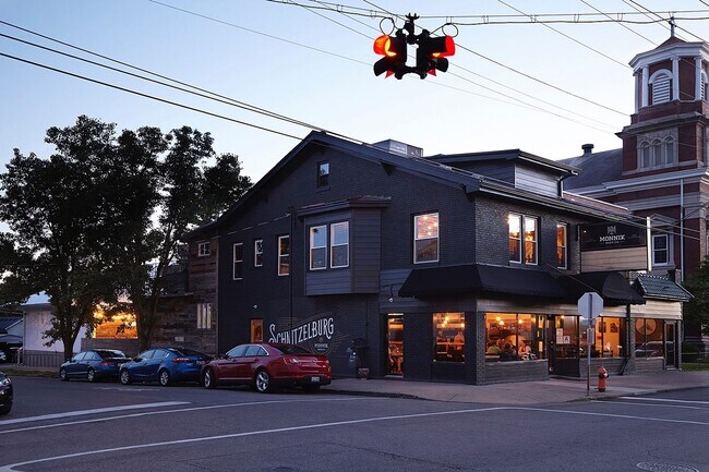 Building Photo - Renovated Germantown House in Great Location