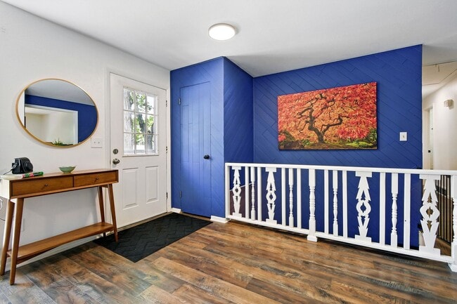 Building Photo - Fabulous 4 BR 3 bath home with fenced back...