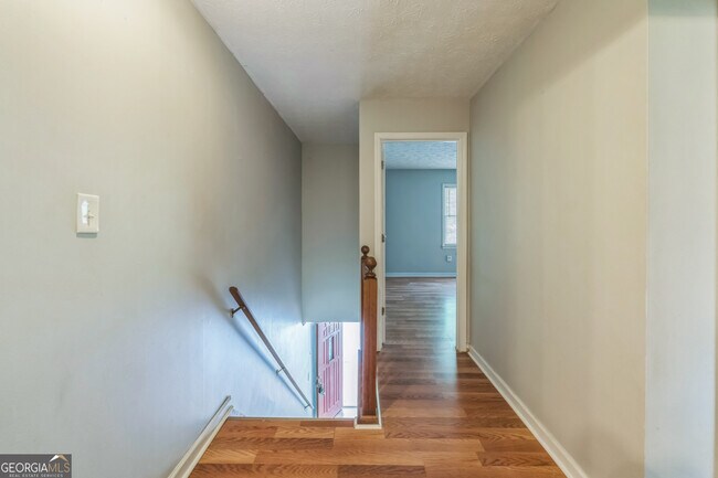 Building Photo - 2140 Kings Gate Cir SW