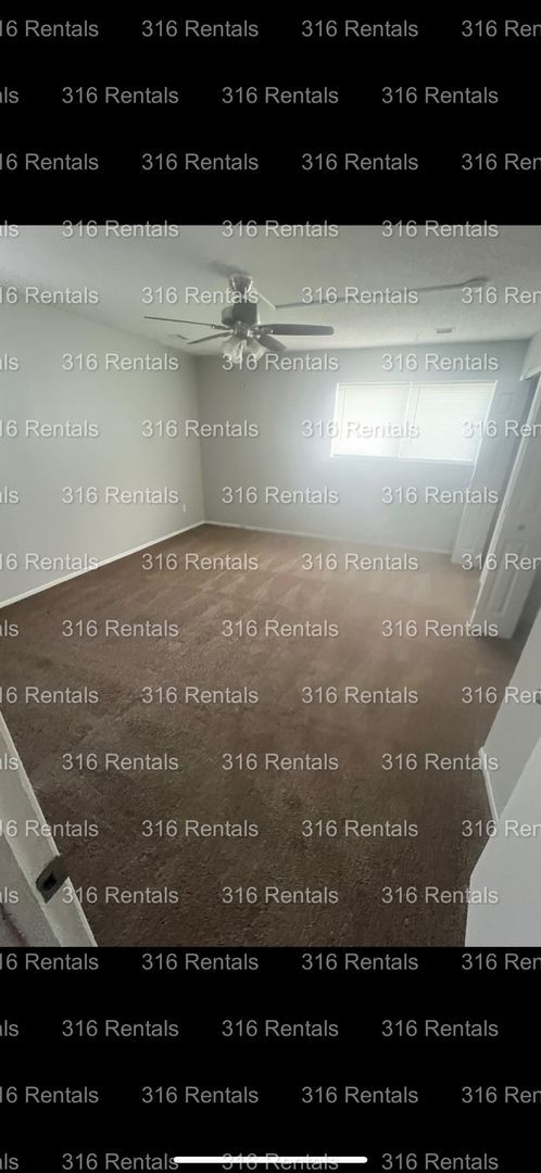 Primary Photo - $850- 2 bed 1 bath - Townhomes
