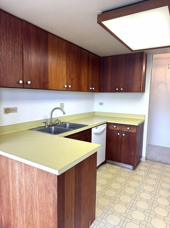 Building Photo - 250 Kawaihae St