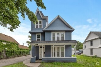 Building Photo - 3BR/1 Bath Lower Level Duplex in Northeast...