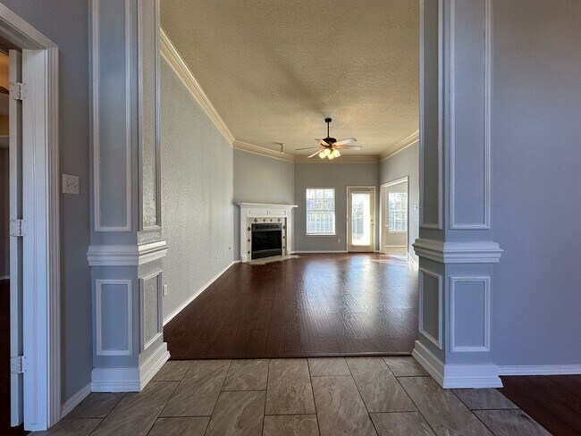 Building Photo - Gorgeous Brick Home for Rent! - 3 Bedroom, 2 Bath, 2 Car garage - 1,797 sf