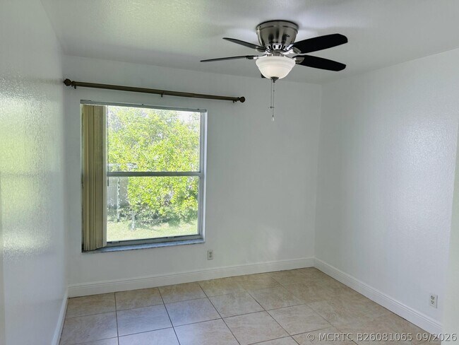 Building Photo - 2106 Little Torch St