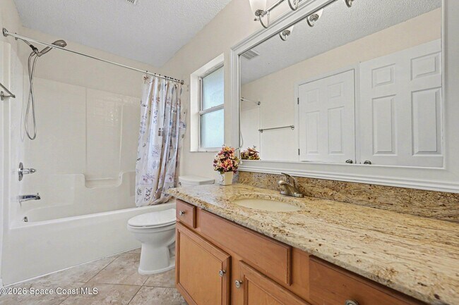 Building Photo - 558 Barber St