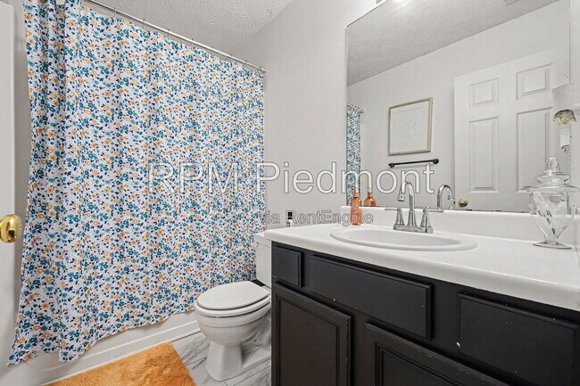 Building Photo - 550 Claudel Ct SW