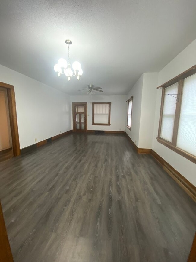 Building Photo - 905 Baltimore St