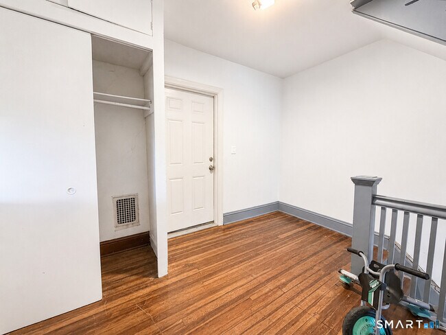 Building Photo - 610 Hawley Ave