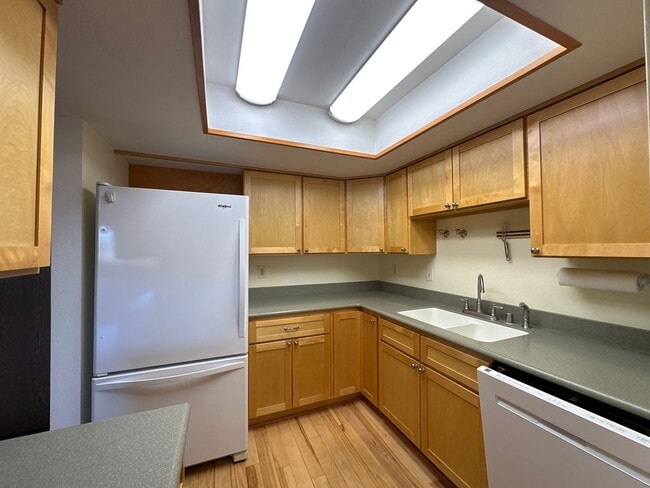 Building Photo - 1201 Denali St