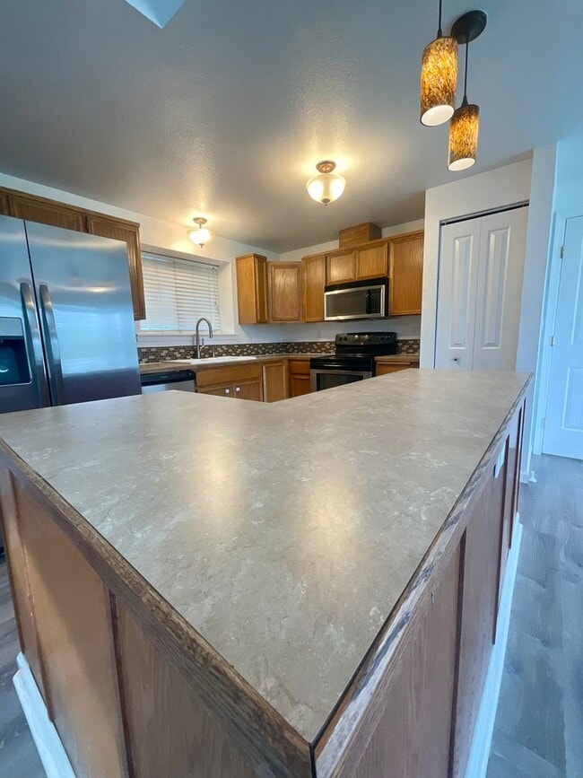 Building Photo - Charming 3 Bedroom Rambler! ~Close to Elementary School~