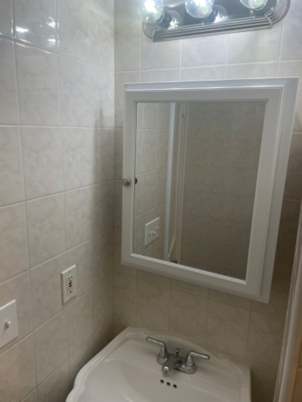 Building Photo - 0 Cromwell Ave