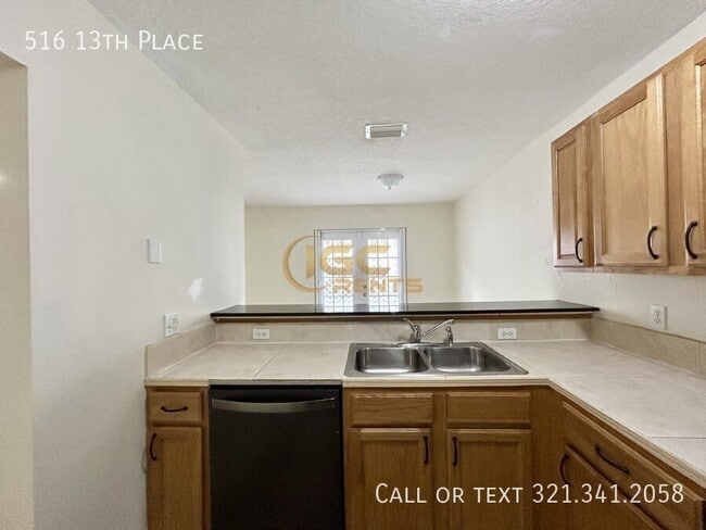 Building Photo - 516 13th Pl