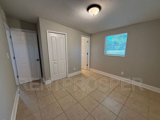 Building Photo - 1192 Maxey Dr