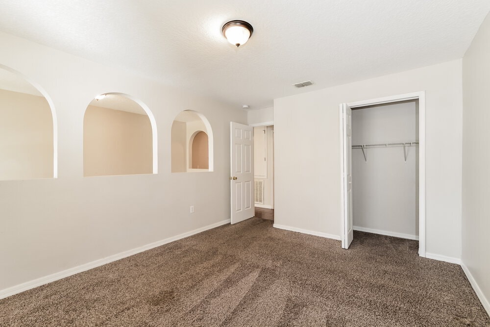 Building Photo - 2209 Nicollett Way